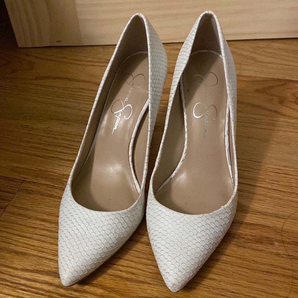 Jessica Simpson white heels 7.5, heel 3.5”